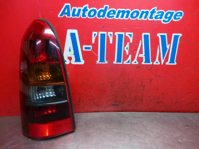 Luz trasera derecha Opel Astra