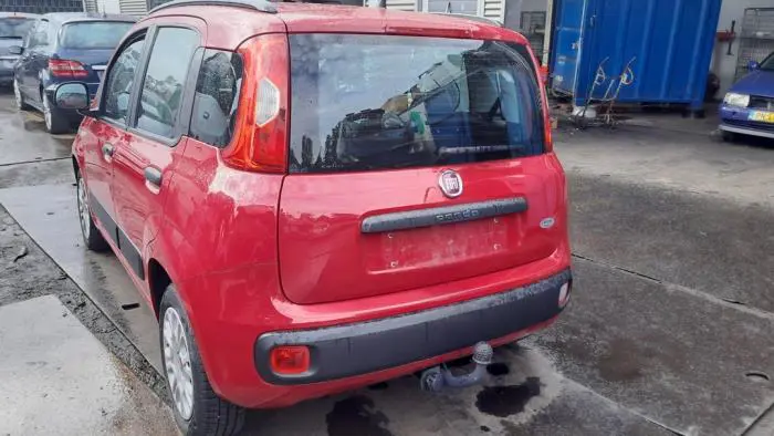 Ruitenwissermotor achter Fiat Panda