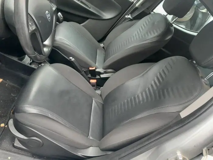 Asiento izquierda Lancia Y(Psilon)