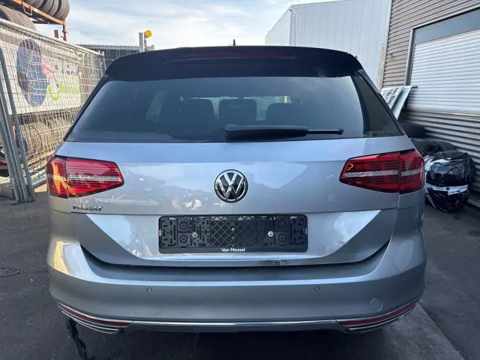 Luz trasera derecha Volkswagen Passat