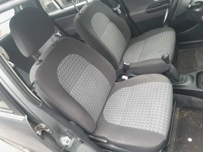 Asiento derecha Daihatsu Trevis