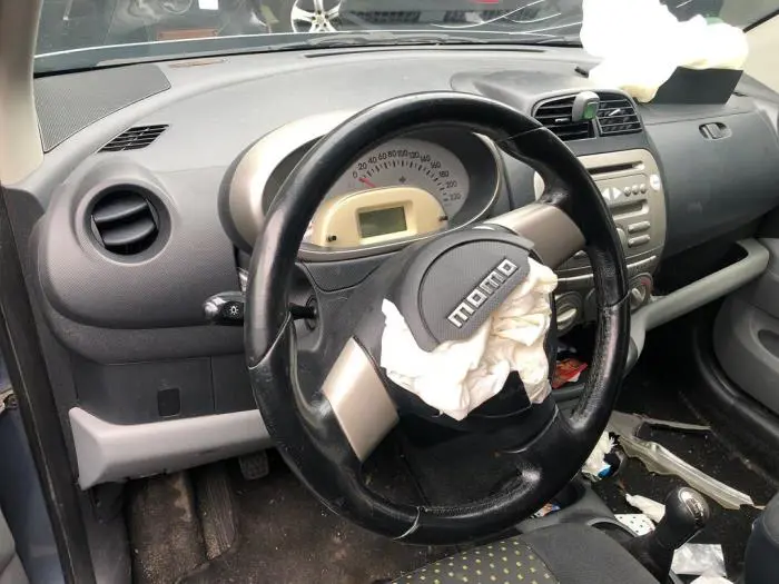 Reproductor de CD y radio Daihatsu Sirion