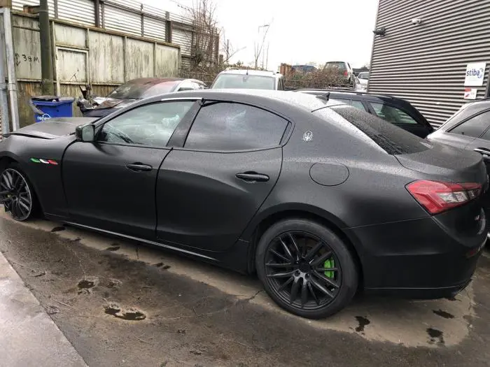 Puerta de 4 puertas izquierda detrás Maserati Ghibli