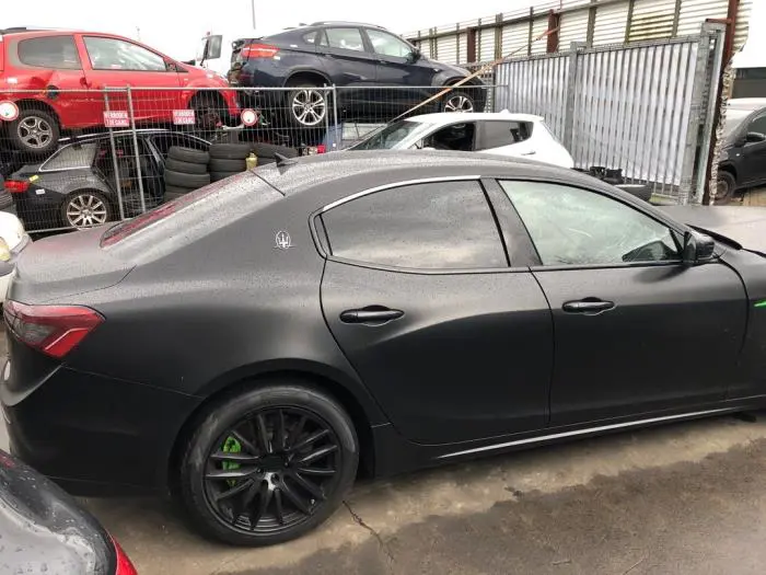 Puerta de 4 puertas derecha detrás Maserati Ghibli