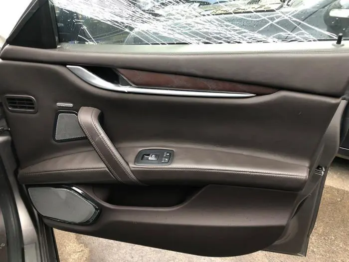 Tapizado de puerta de 4 puertas derecha delante Maserati Ghibli