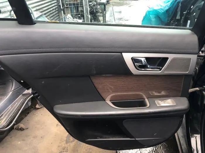 Tapizado de puerta de 4 puertas izquierda detrás Jaguar XF