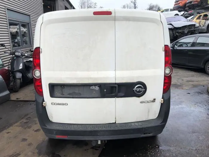 Torsieveer achter Opel Combo