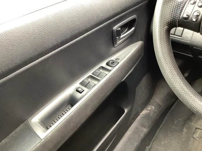 Interruptor de ventanilla eléctrica Mazda 2.