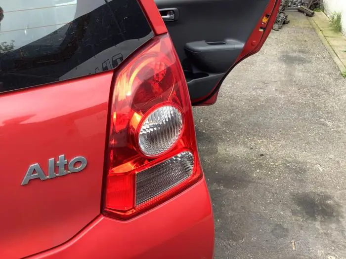 Luz trasera derecha Suzuki Alto