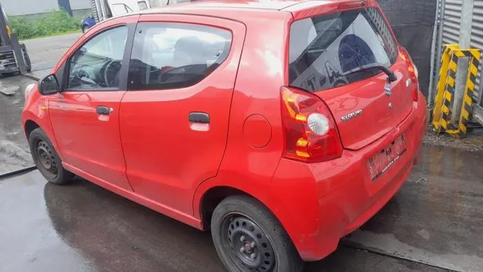 Puerta de 4 puertas izquierda detrás Suzuki Alto