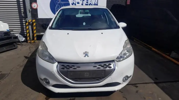 Capó Peugeot 208