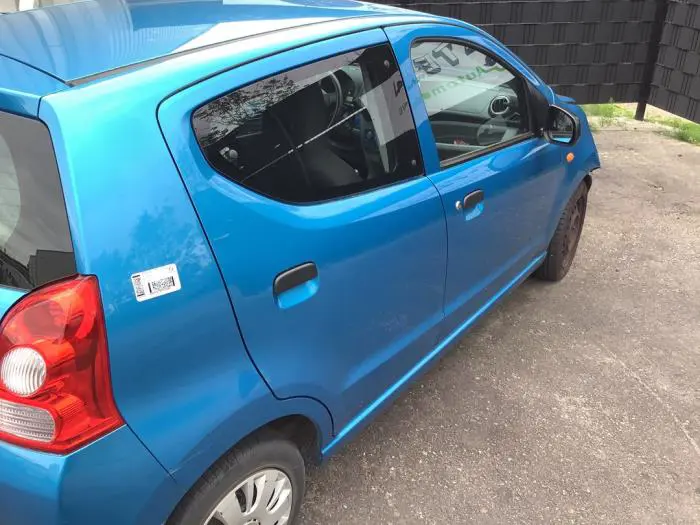 Puerta de 4 puertas derecha detrás Suzuki Alto