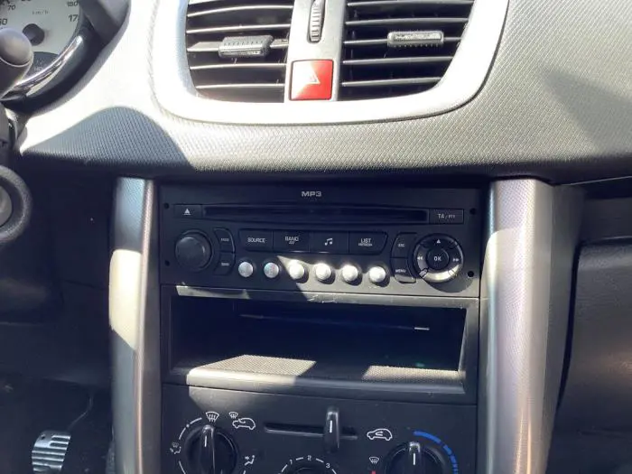 Reproductor de CD y radio Peugeot 207