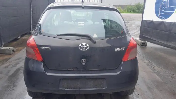 Portón trasero Toyota Yaris