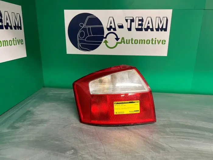 Luz trasera izquierda Audi A4