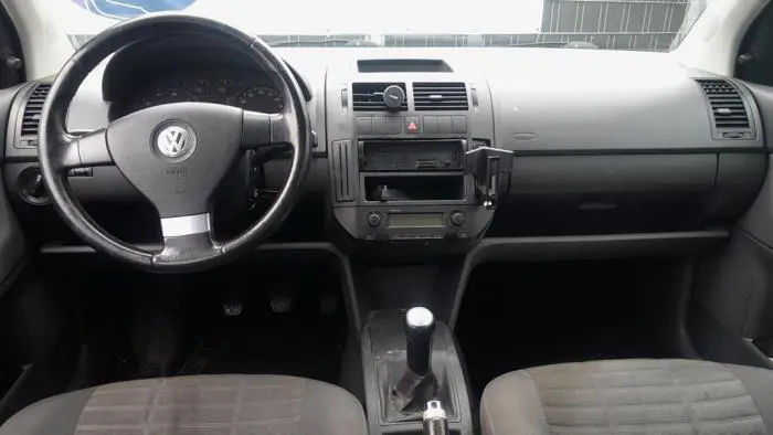 Guantera Volkswagen Polo