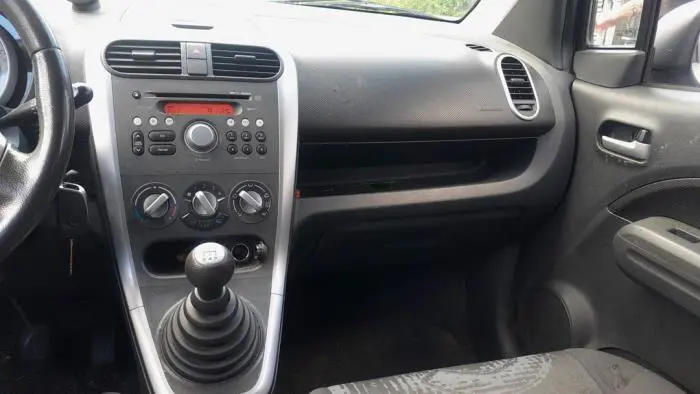 Reproductor de CD y radio Opel Agila