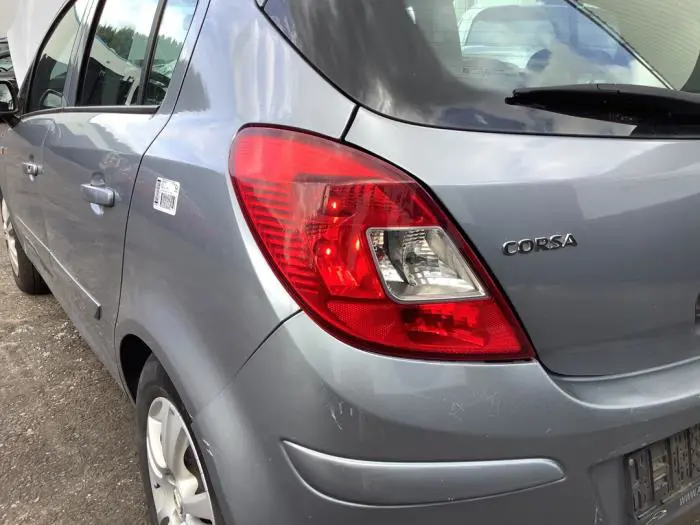 Luz trasera izquierda Opel Corsa