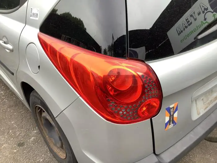 Luz trasera izquierda Peugeot 207