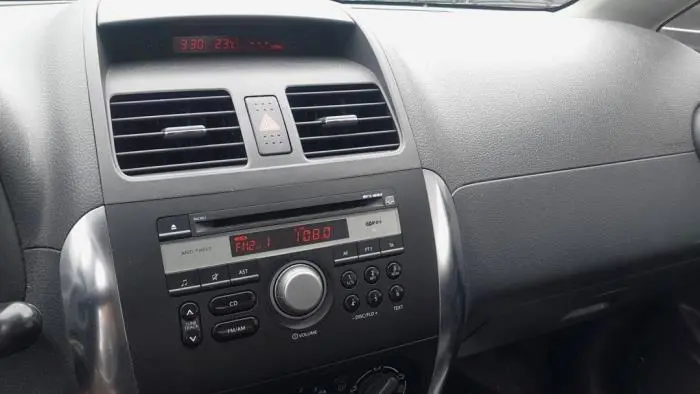 Reproductor de CD y radio Suzuki SX-4