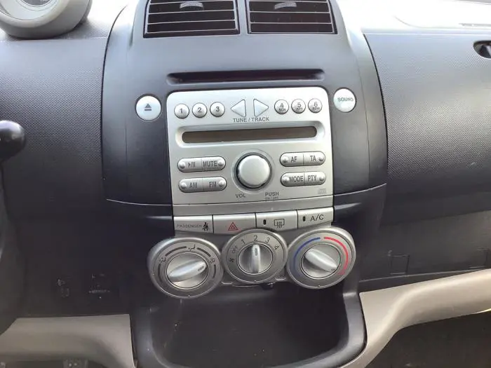 Panel de control de calefacción Daihatsu Sirion