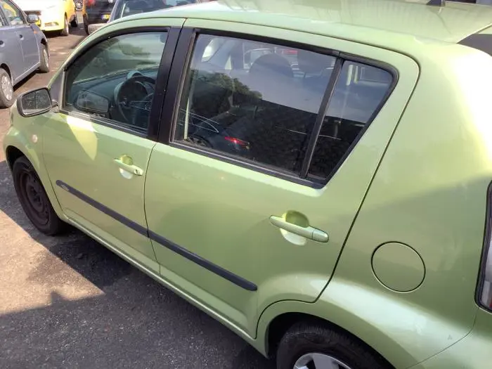 Puerta de 4 puertas izquierda detrás Daihatsu Sirion