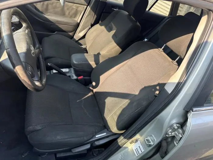 Asiento izquierda Toyota Avensis