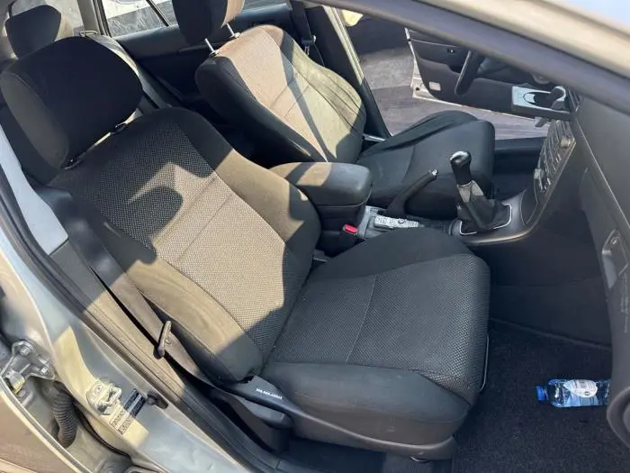 Asiento derecha Toyota Avensis