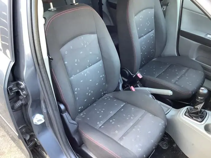 Asiento derecha Mazda 2.