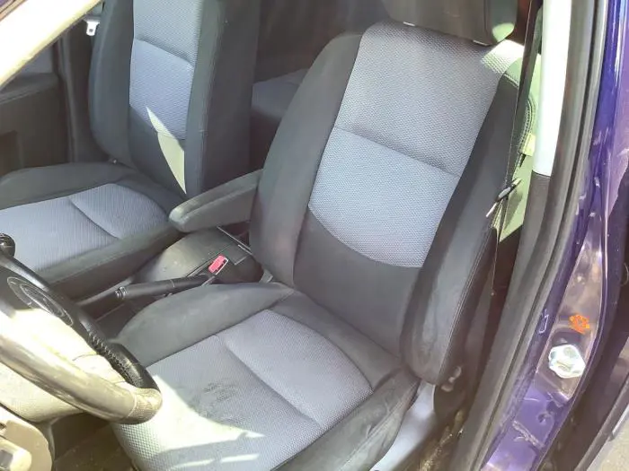 Asiento izquierda Mazda 5.