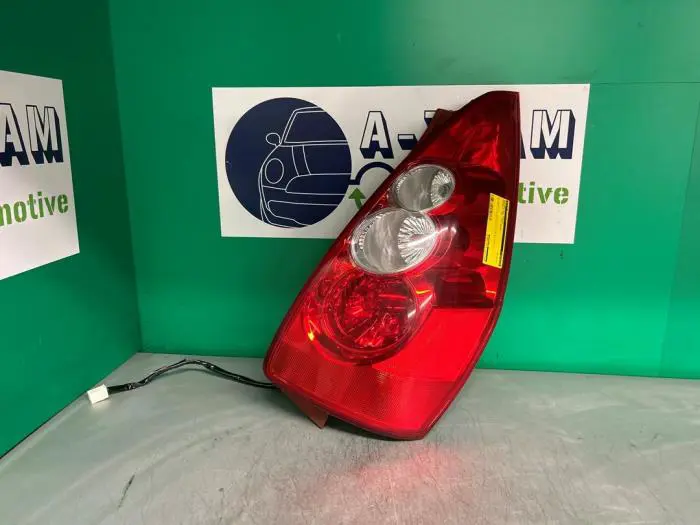 Luz trasera derecha Mazda 5.