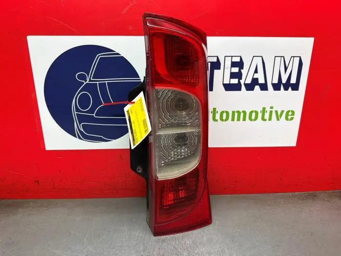 Luz trasera derecha Peugeot Bipper