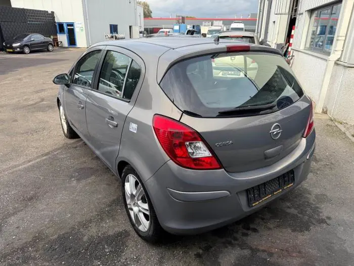 Luz trasera izquierda Opel Corsa