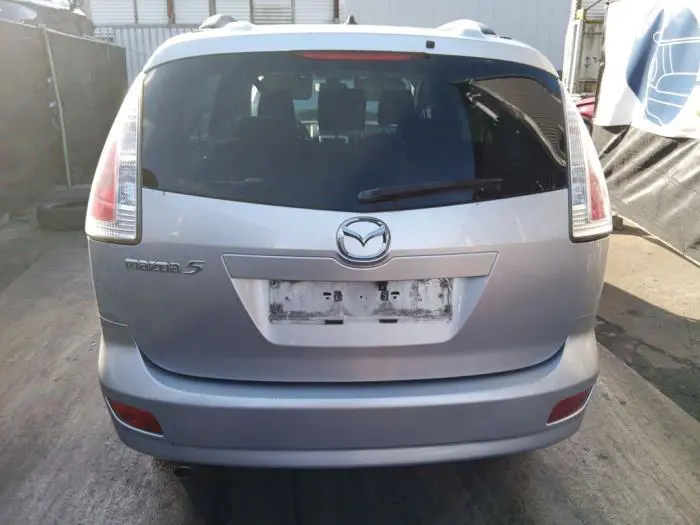 Portón trasero Mazda 5.