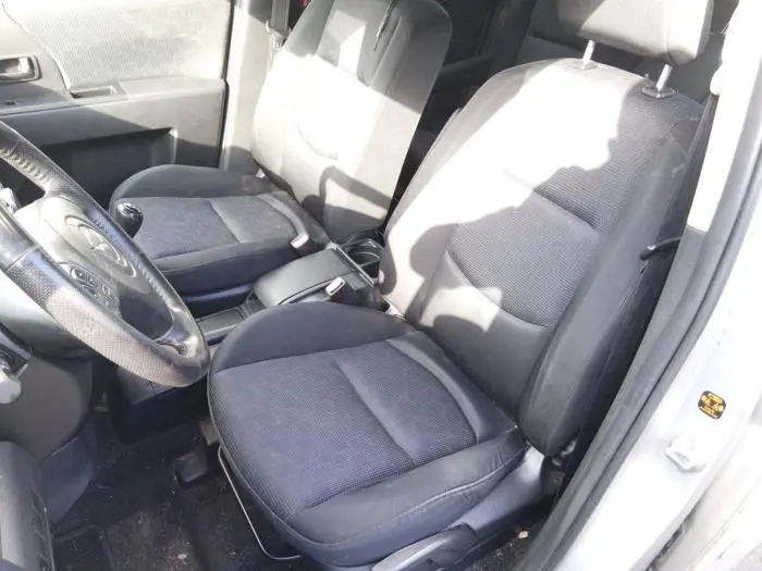 Asiento izquierda Mazda 5.