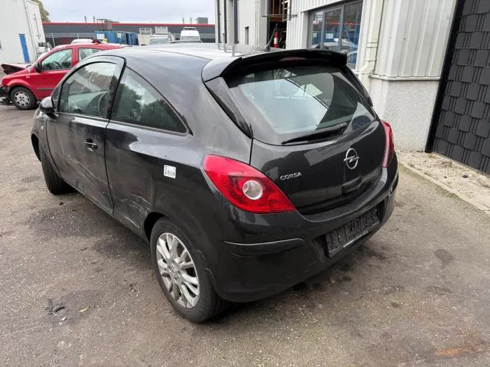 Luz trasera izquierda Opel Corsa