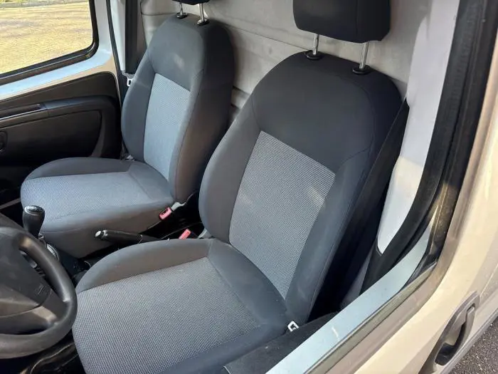 Asiento izquierda Peugeot Bipper