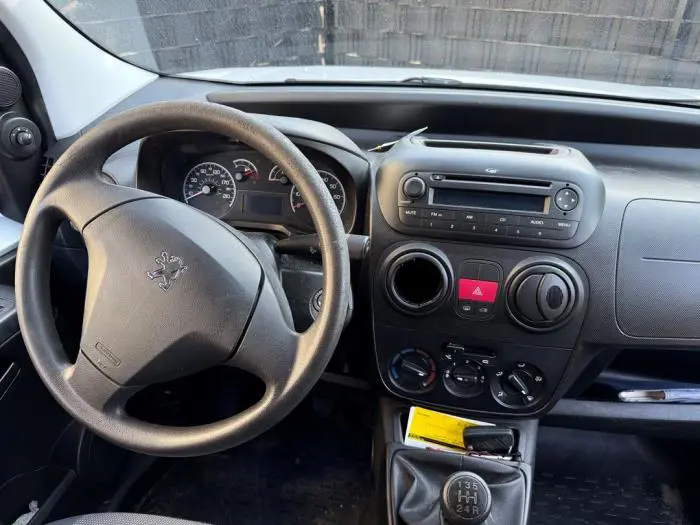 Reproductor de CD y radio Peugeot Bipper