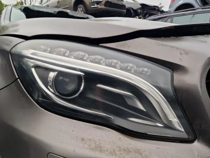 Faro derecha Mercedes GLA