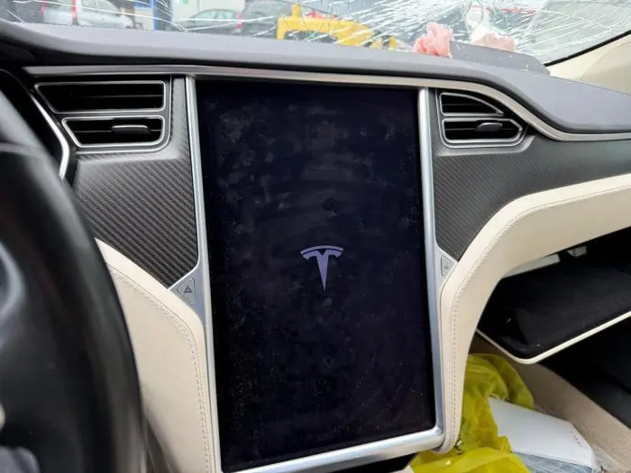 Pantalla interior Tesla Model S