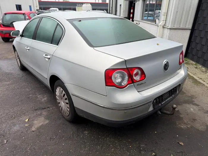 Puerta de 4 puertas izquierda detrás Volkswagen Passat