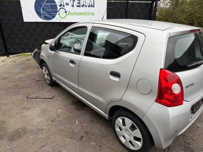 Puerta de 4 puertas izquierda delante Suzuki Alto