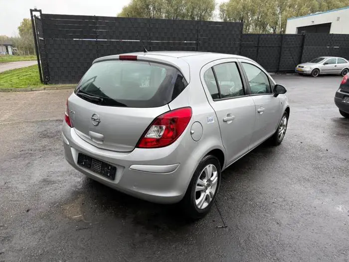 Luz trasera derecha Opel Corsa